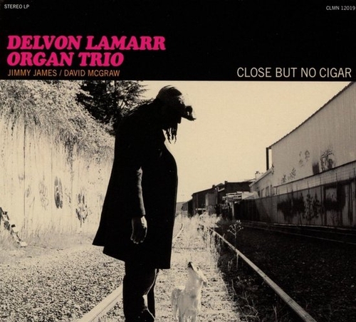 Couverture CLOSE BUT NO CIGAR de Delvon LAMARR ORGAN TRIO
