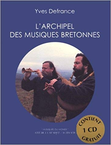 Couverture L'ARCHIPEL DES MUSIQUES BRETONNES de Yves DEFRANCE