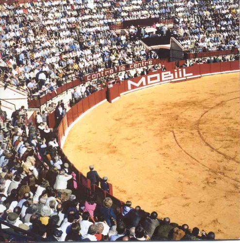 Couverture CONTRE LE CENTRE de MOBIIL