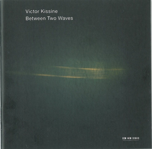 Couverture BETWEEN TWO WAVES de Victor KISSINE