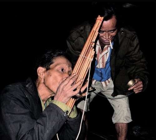 Couverture MUSIC OF SOUTHERN AND NORTHERN LAOS