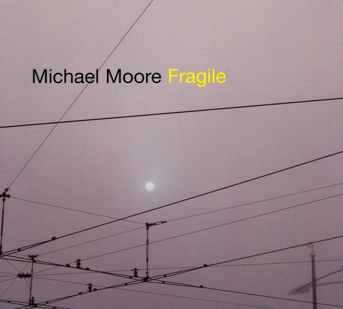 Couverture FRAGILE de Michael MOORE