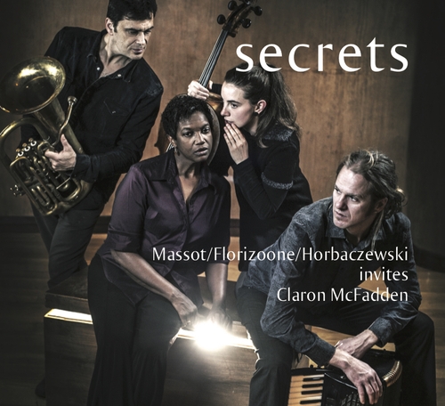 Couverture SECRETS de Michel MASSOT/FLORIZOONE/HORBACZEWSKI/MCFADDEN