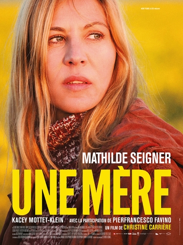 Couverture UNE MÈRE de Christine CARRIÈRE