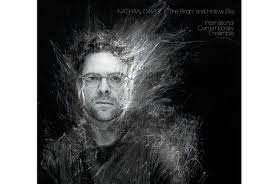 Couverture THE BRIGHT AND HOLLOW SKY de Nathan DAVIS.