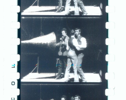 Couverture COMME UN BRUIT DE MACHINE À COUDRE de Sophie BRUNEAU