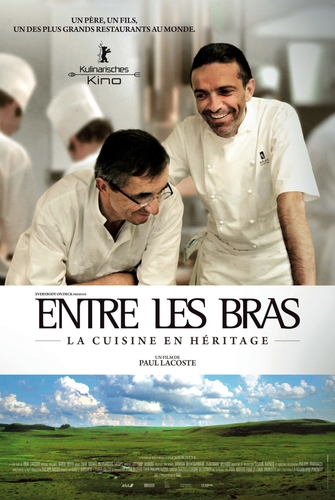 Couverture ENTRE LES BRAS - LA CUISINE EN HÉRITAGE