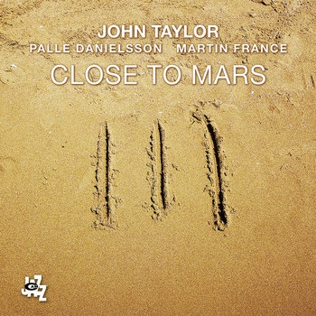 Couverture CLOSE TO MARS de John TAYLOR