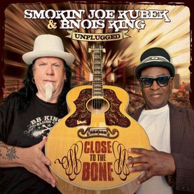 Couverture UNPLUGGED: CLOSE TO THE BONE de SMOKIN' JOE KUBEK & BNOIS KING