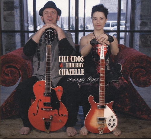 Couverture VOYAGER LÉGER de LILI CROS & THIERRY CHAZELLE