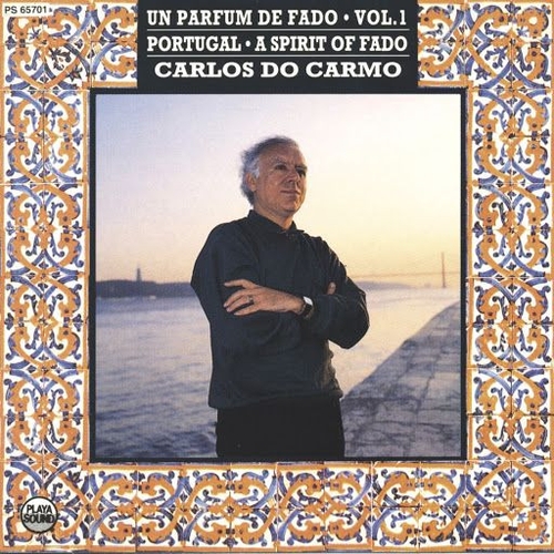 Couverture UN PARFUM DE FADO VOL. 1: CARLOS DO CARMO de Carlos do CARMO