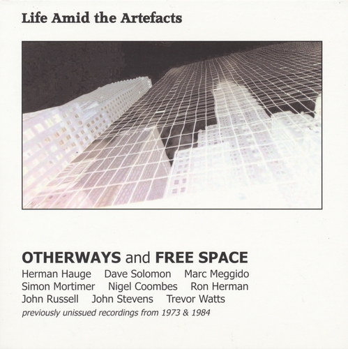 Couverture LIFE AMID THE ARTEFACTS