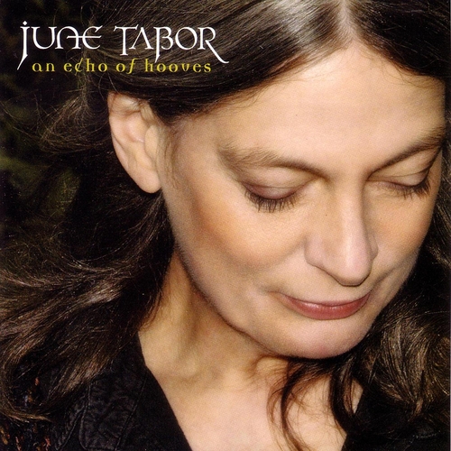 Couverture AN ECHO OF HOOVES de June TABOR