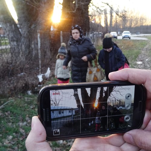 Hassan Fazili et Emelie Mahdavian : "Midnight Traveler"  - 1