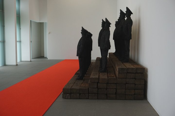 Otchi Tchiornie 2 - (c) Adel Abdessemed - MACs 2018