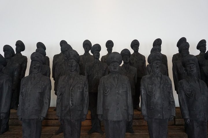 Otchi Tchiornie 3 - (c) Adel Abdessemed - MACs 2018