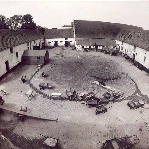 Vernissage de l'exposition « Underground au jour le jour : Habitat, bricolages et Rock’n Roll à la ferme du Biéreau »