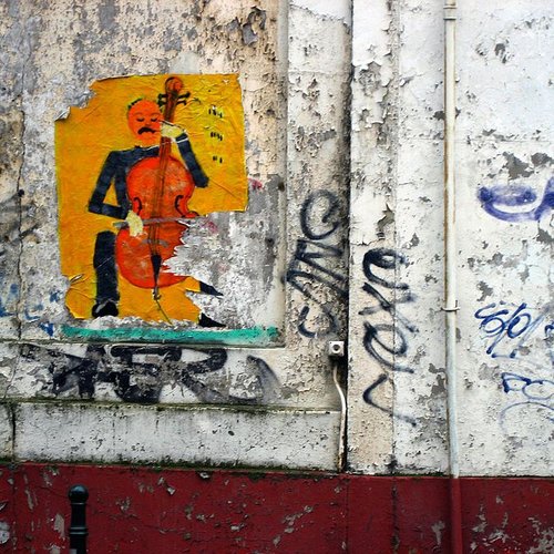 Du son sur tes tartines : Violoncelle sur canapé