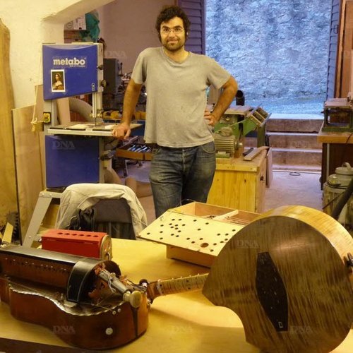 Rencontre avec le luthier Léo Maurel