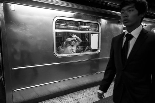 LA VIE EST UN THÉÂTRE PERMANENT, DE LA NATURE À LA RUE IL N’Y A QU’UN PAS.